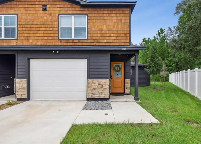 Isabella Ct Townhome