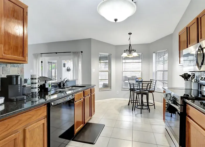 Stunning Heated Pool House For 10 In Brandon, Fl