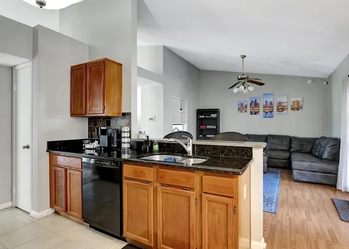 Stunning Heated Pool House For 10 In Brandon, Fl