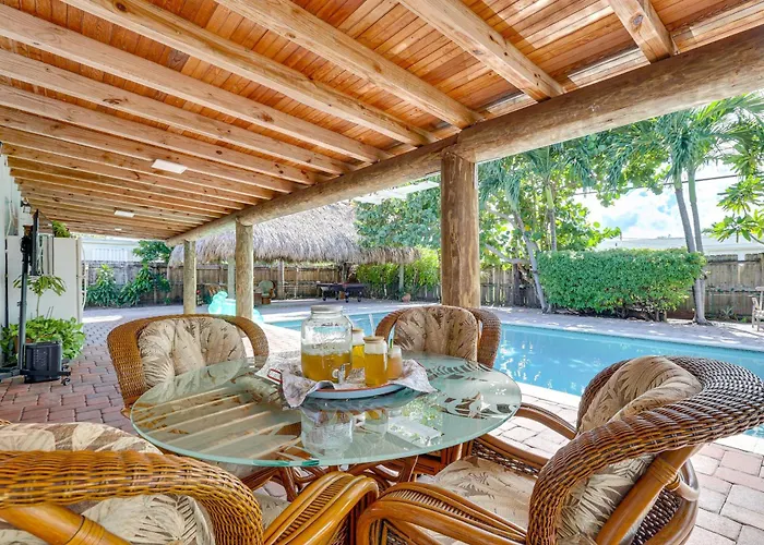 Fish, Swim & Relax Poolside! Deerfield Beach Oasis