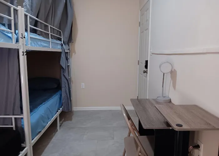 Hostel Tampa, 15 Minutes To Airport, Near Ybor City, Self Check-In