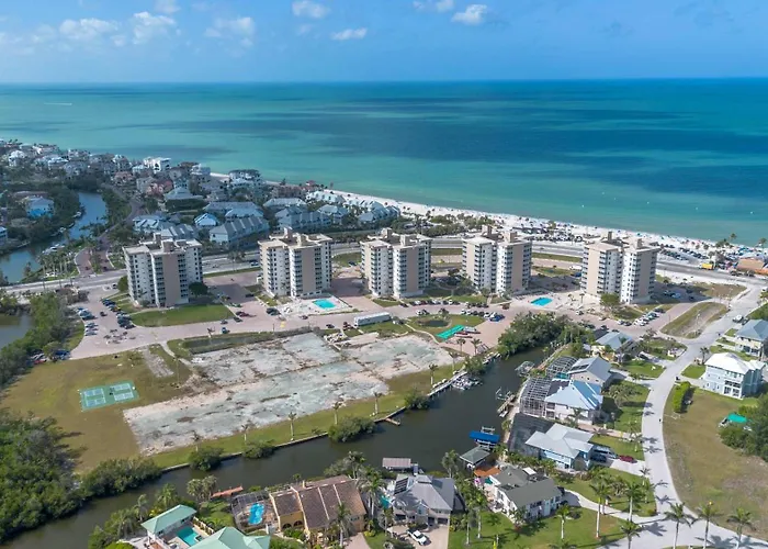 Penthouse Views - Steps From The Shore 2001