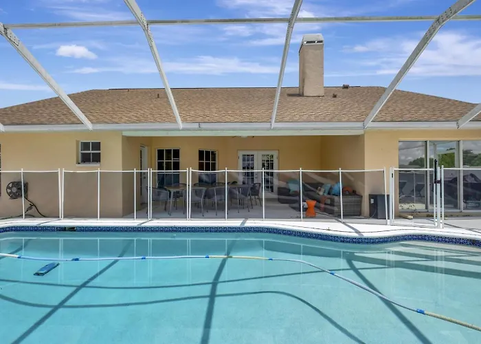 Lakefront Screened Pool Home, Sleeps 12 Sunset Cove Retreat, Riverview