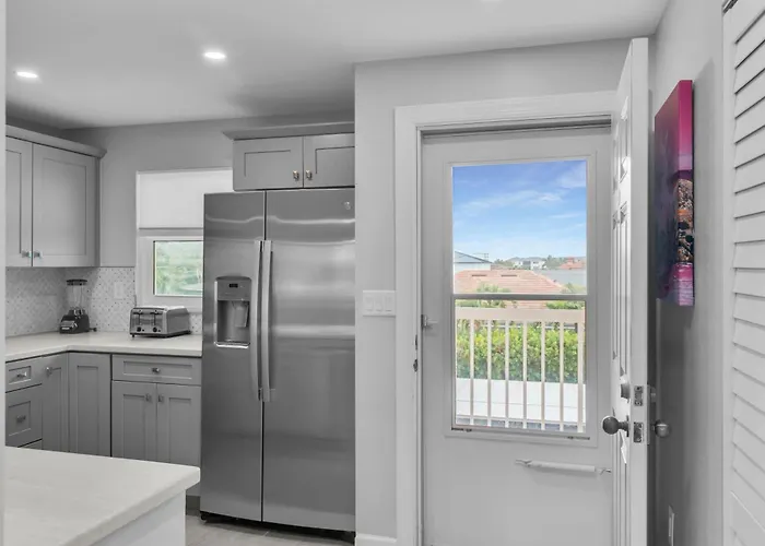 Completely Remodeled 2 Bed 2 Bath I Block Away From Free Beach Access