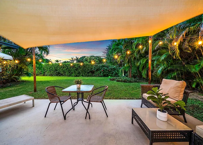Coastal Serene Courtyard, Lush Garden, Bbq & Bar Cart- 1 Dollar Rides To Beach- By Maven Vacation Rentals