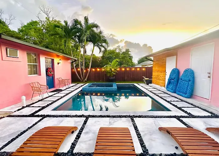 Salthaus West Palm Beach - New Saltwater Pool & Spa!