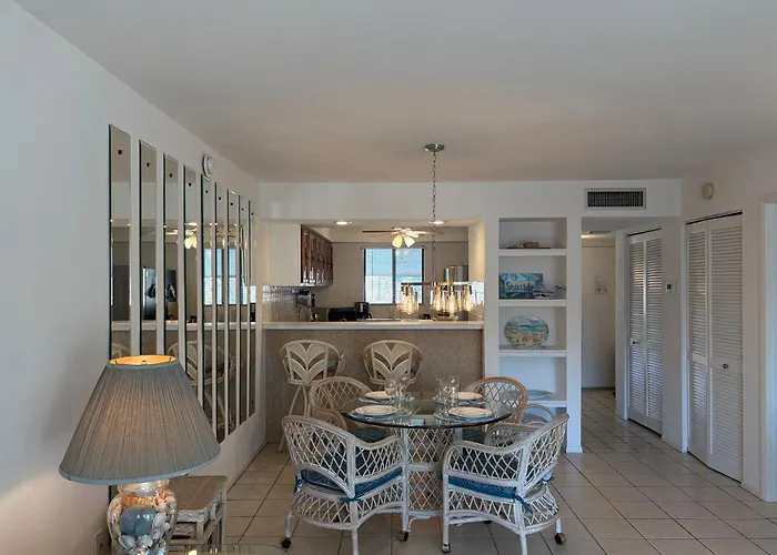 Island Oasis Retreat - 1 Minute Walk To The Beach