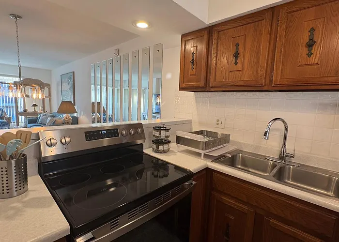 Island Oasis Retreat - 1 Minute Walk To The Beach