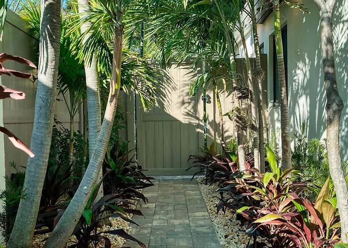Charming Studio W Pool One Mile To Beach Pets Welcome