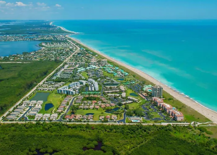Chic Ocean Getaway - Walk To Beach, Pool & Hot Tub