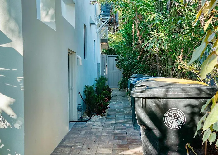 Charming Studio W Pool One Mile To Beach Pets Welcome
