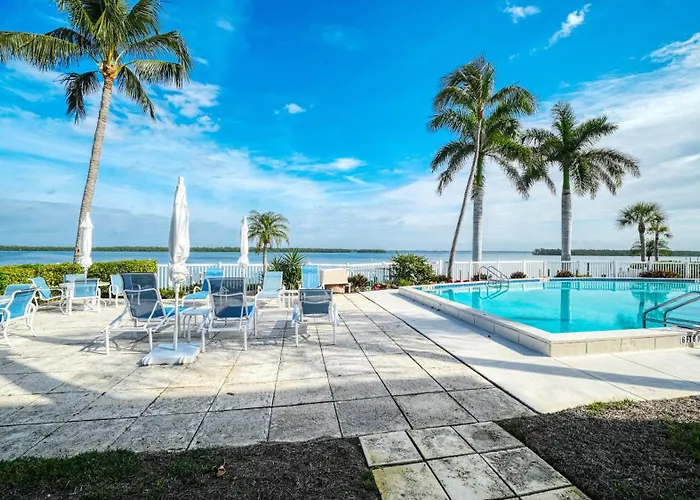 Waterfront, Spa/Pool, Private Paradise On Lbk!