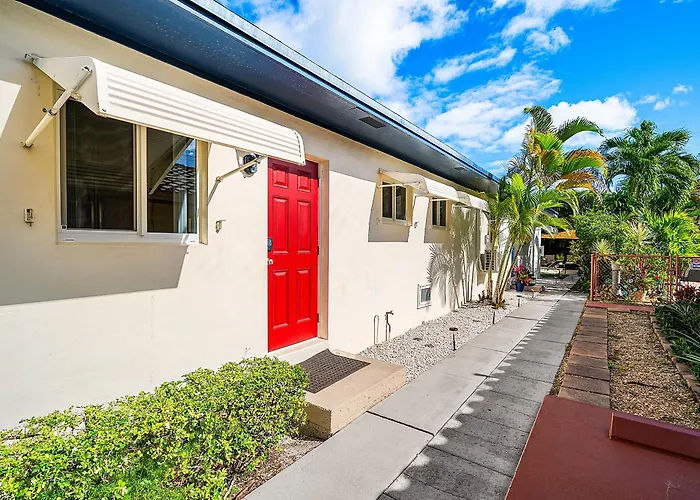Coastal Serene Courtyard, Lush Garden, Bbq & Bar Cart- 1 Dollar Rides To Beach- By Maven Vacation Rentals