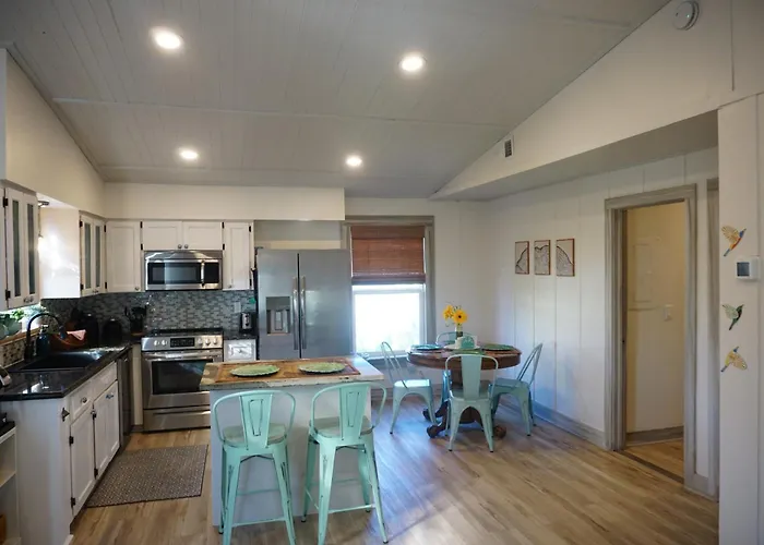Anna Maria Island Tree House Pet Friendly!