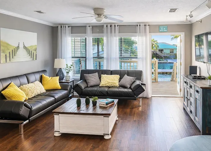 Waterfront Home, Short Walk To Beach, Deck/Balcony
