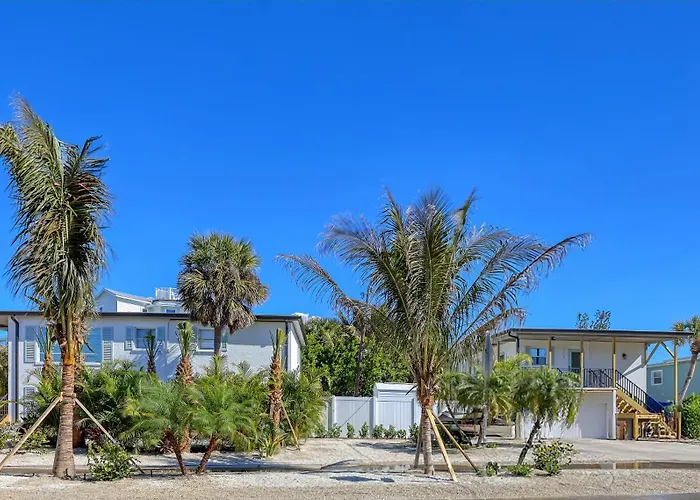 Canal 313 - Right In Siesta Key Village!
