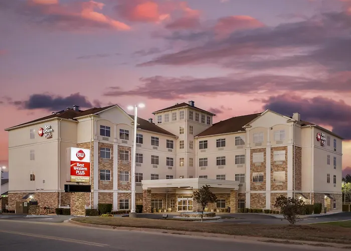 Best Western Plus Rose City Conference Center Inn