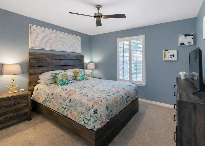 Pool House, Short Drive To Beach, Grill, Smart Tv
