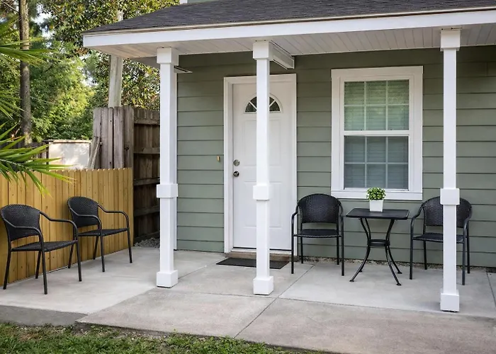Vacation House, 2 Miles To Beach, Smart Tvs, Grill