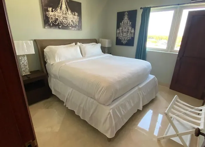 Lux Key Largo Oceanfront 5 Bedroom 4 Bathroom Pool