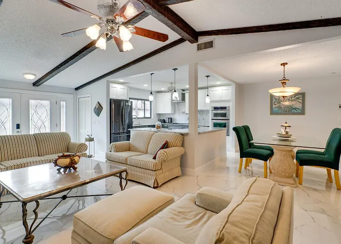 Private Beach & Pool Access! Fort Myers Getaway