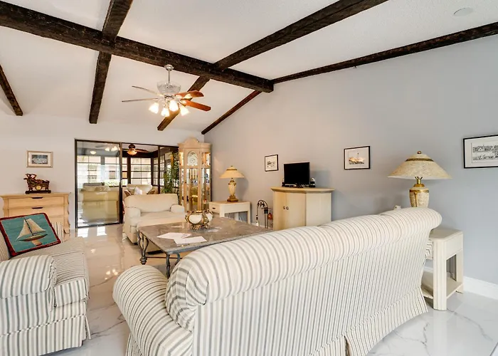 Private Beach & Pool Access! Fort Myers Getaway