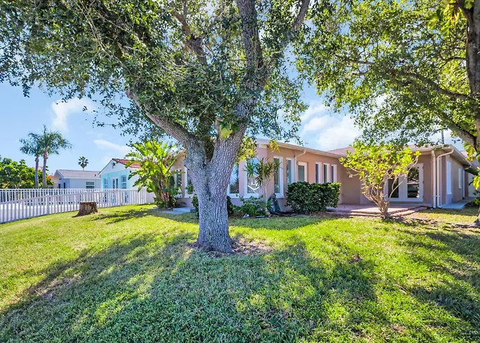 Waterfront Fishing Pier - The Pier Cottage