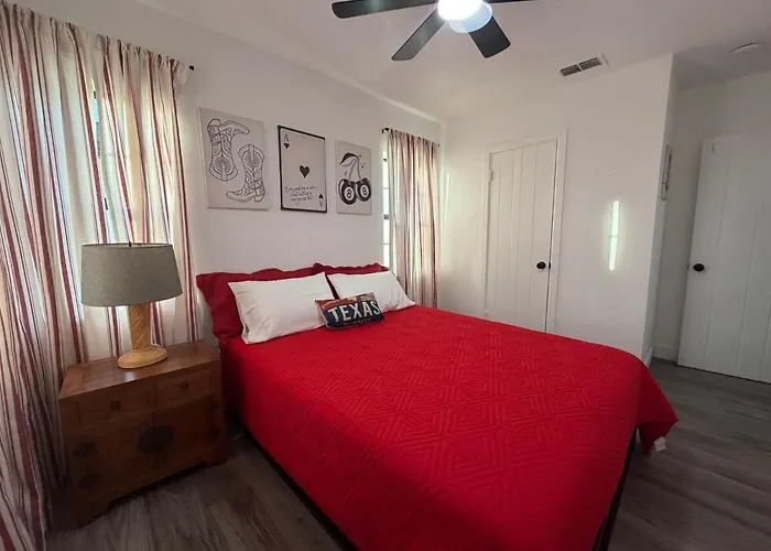 2 Bdrm Cottage In Charming Bartow
