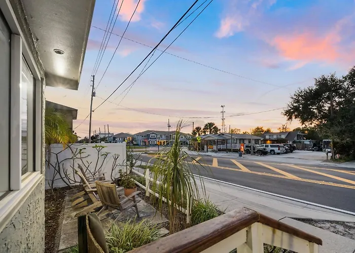 Downtown Dunedin Escape - Shops, Trails & Beer