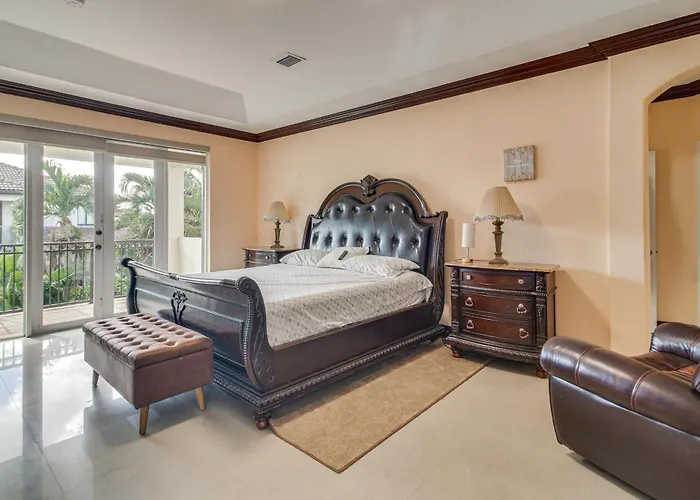 Great For Gatherings! Sleek & Relaxing Hialeah Gem