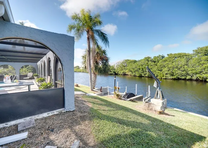 Heated Pool & Beachfront Villa With Soundproofed Doors In Heart Capecoral