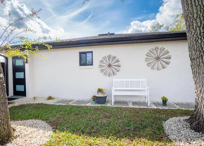 Longwood Private Suite - Near Orlando - Modern, Private Entrance, Fast Wifi