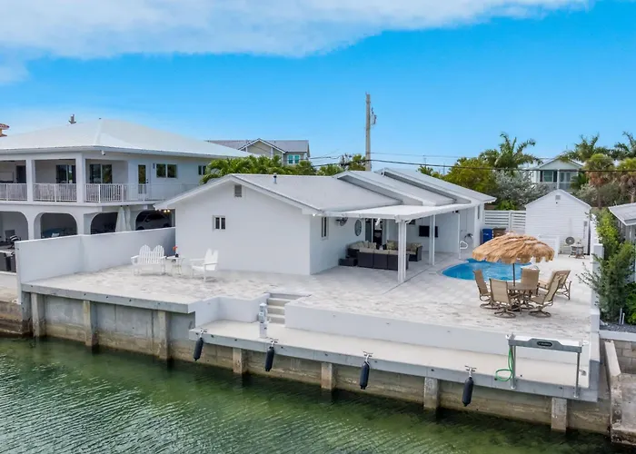 Beautiful Key Haven Home With Pool And Dock