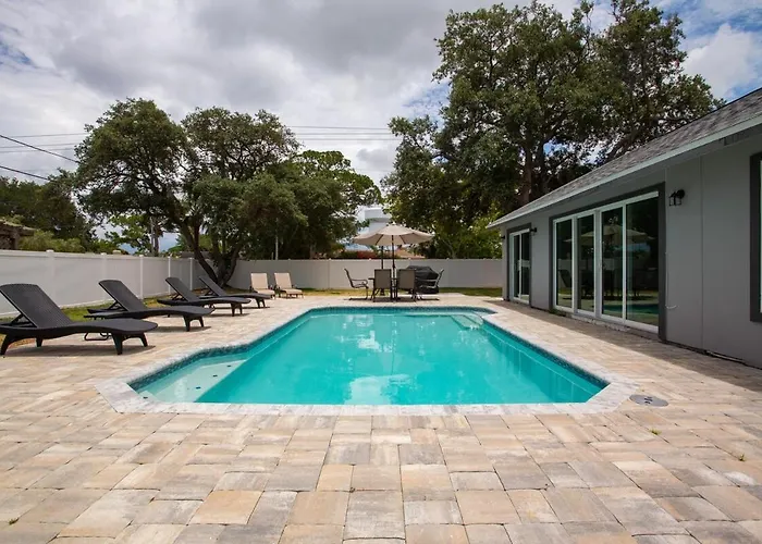 Beautiful Pool Home Minutes From Anna Maria Island