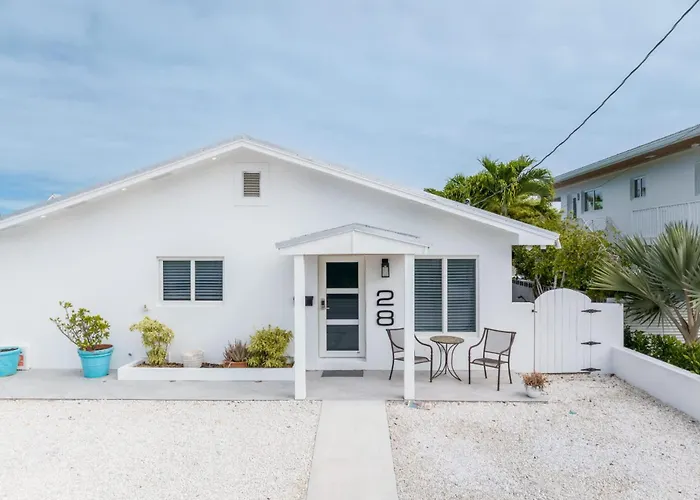Beautiful Key Haven Home With Pool And Dock