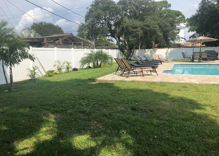 Beautiful Pool Home Minutes From Anna Maria Island
