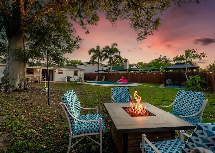 Private Pool 15 Minutes To The Beach & Downtown Saint Petersburg Florida