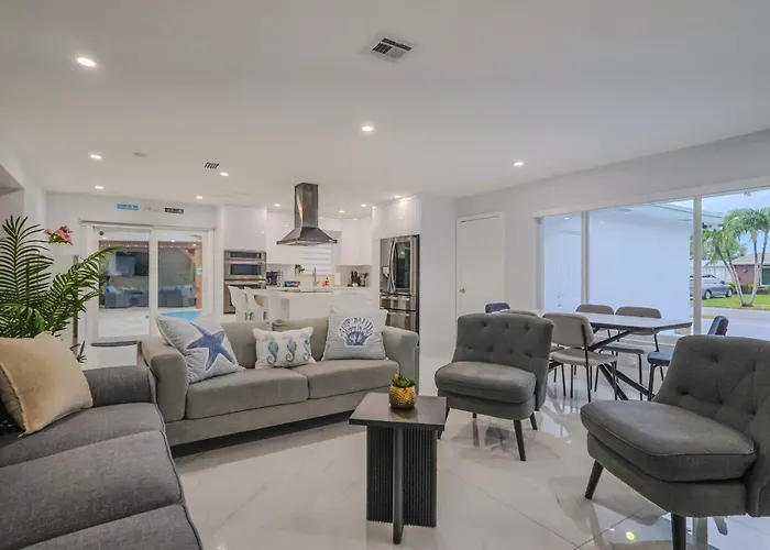 4 Bedroom Villa Pool Game Room By Beach & Hard Rock