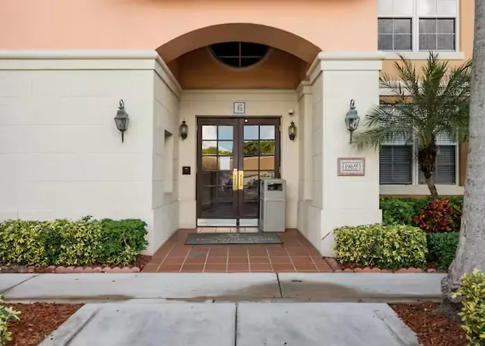 Spacious Condo At The Yacht Club Aventura 6307