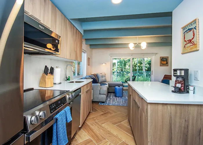 Charming Sanibel Condo - Easy Walk To The Beach - Pool - Colony Inn 02