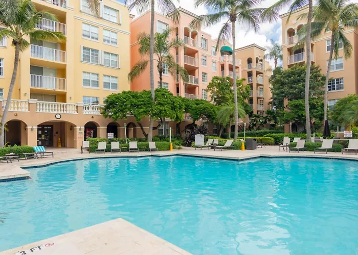 Stylish Condo At The Yacht Club Aventura 1205