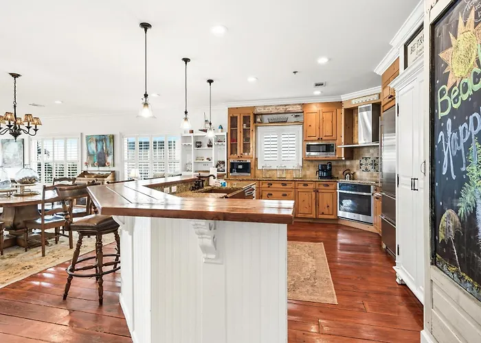 4 Bedroom Gulf Front Condo, Bikes, & Community Pool