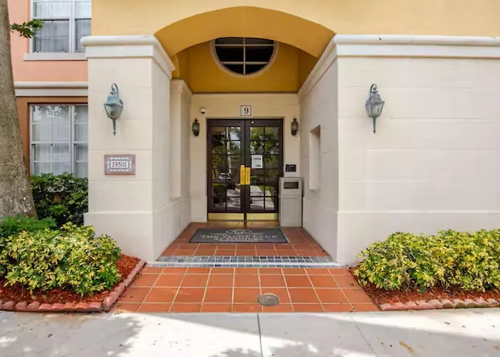Designer Condo At The Yacht Club Aventura 9505