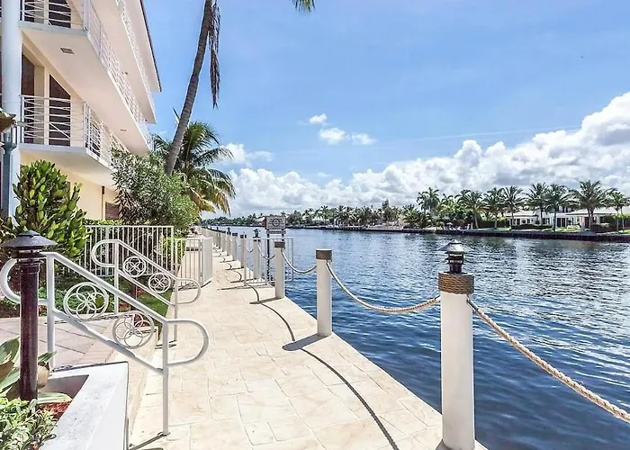 Luxury Waterfront Boca With Pool, Hot Tub And Boat Views