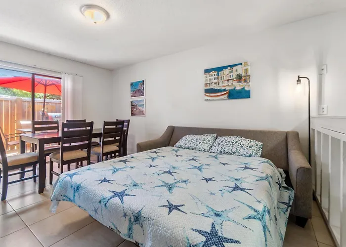 Private Patio, King Bed, Desk, Fenced Yard Access, Dogs Stay Free, 8 Mi To Pensacola Beach, In-Unit Washer And Dryer