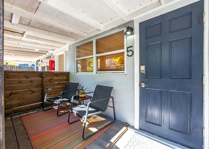 Cozy 1Br • Courtyard + Shared Deck