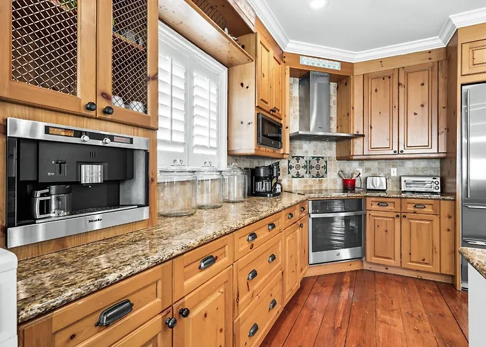 4 Bedroom Gulf Front Condo, Bikes, & Community Pool