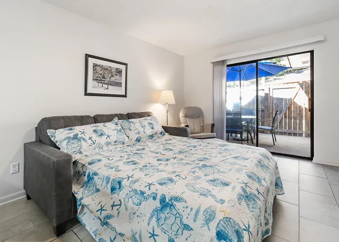 5 Beds Including A King, Private Patio, Fenced Yard Access, Dogs Stay Free, 8 Mi To Pensacola Beach, In-Unit Washer And Dryer