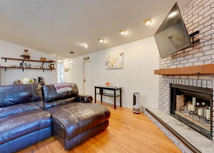 Pool & Patio Access: Breezy Getaway In Palm Harbor
