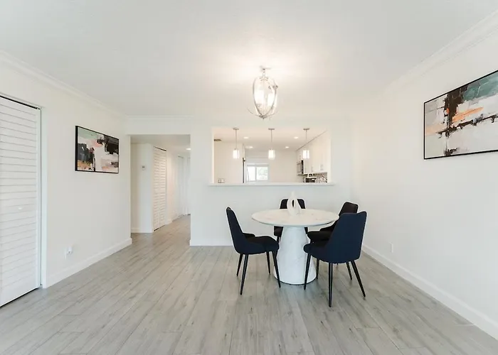 Modern 2Br Suite 2 King Beds Pool Steps To Beach